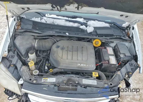 2014 Chrysler Town & Country Touring z USA, uszkodzony, nr VIN 2C4RC1BG9ER327069